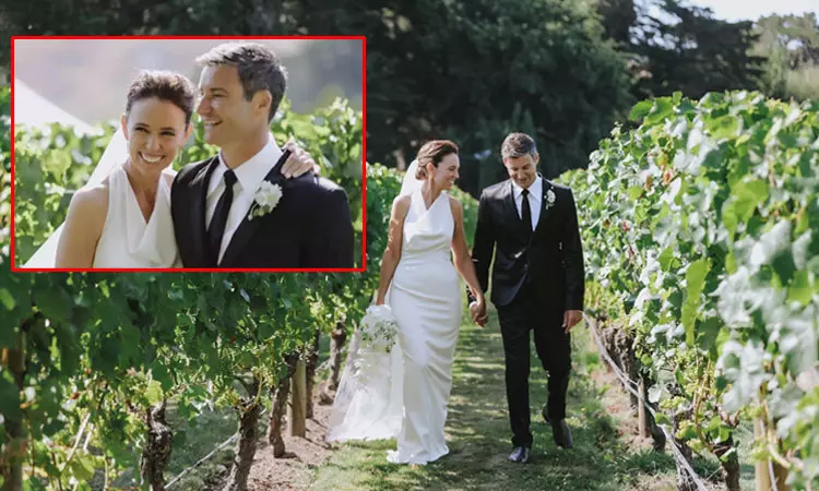 நீண்ட காலத்திற்கு பின் காதலரை கரம் பிடித்த நியூசிலாந்தின் முன்னாள் பெண் பிரதமர் நீண்ட காலத்திற்கு பின் காதலரை கரம் பிடித்த நியூசிலாந்தின் முன்னாள் பெண் பிரதமர்