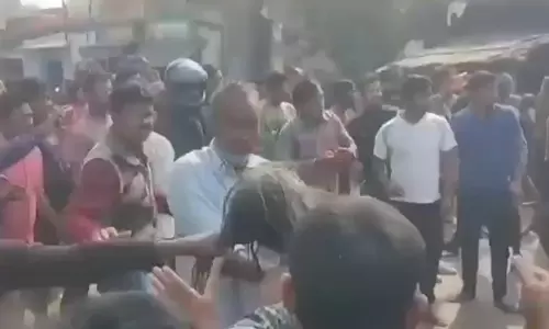 மேற்கு வங்காளத்தில் சாதுக்கள் 3 பேர் மீது கொடூர தாக்குதல் - 12 பேர் கைது