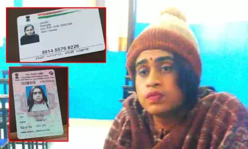 நெற்றியில் பொட்டு, லிப்ஸ்டிக்...!! பெண் வேடமிட்டு தேர்வெழுதி சிக்கிய இளைஞர்