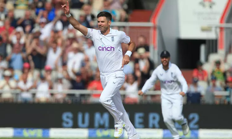 இந்திய ஆடுகளங்களில் பந்து வீசுவது இங்கிலாந்து பவுலர்களுக்கு சவாலாக இருக்கும் - ஜேம்ஸ் ஆண்டர்சன்