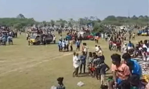 சிவகங்கை, சிராவயலில் நடைபெற்ற மஞ்சுவிரட்டு போட்டியில் 13 வயது சிறுவன் உள்பட இருவர் உயிரிழப்பு சிவகங்கை, சிராவயலில் நடைபெற்ற மஞ்சுவிரட்டு போட்டியில் 13 வயது சிறுவன் உள்பட இருவர் உயிரிழப்பு