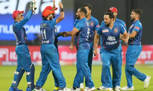 3-வது டி20; பரீத் அகமது அபார பந்துவீச்சு...தொடக்க விக்கெட்டுகளை இழந்து தடுமாறும் இந்தியா..!