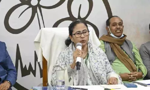 உரிய முக்கியத்துவம் அளிக்காவிட்டால் நாடாளுமன்ற தேர்தலில் தனித்து போட்டி - மம்தா பானர்ஜி