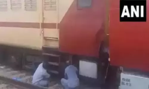 கேரளாவில் எக்ஸ்பிரஸ் ரெயில் தடம் புரண்டு விபத்து - ரெயில் சேவை பாதிப்பு