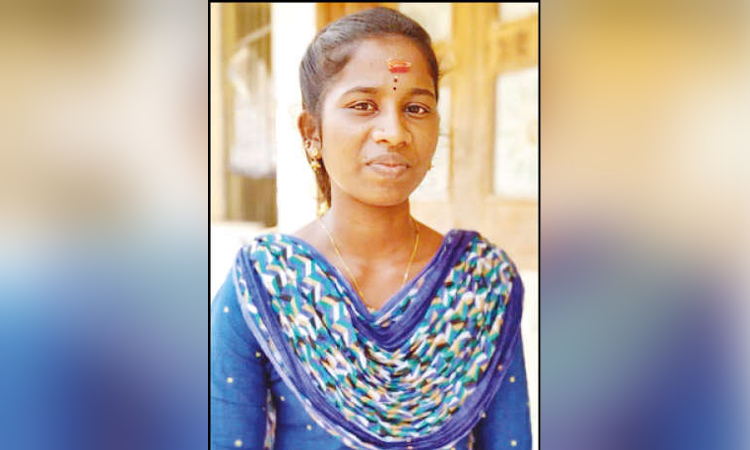 பட்டமளிப்பு விழாவில் கலந்து கொள்ள சென்ற கல்லூரி மாணவிக்கு நேர்ந்த சோகம்