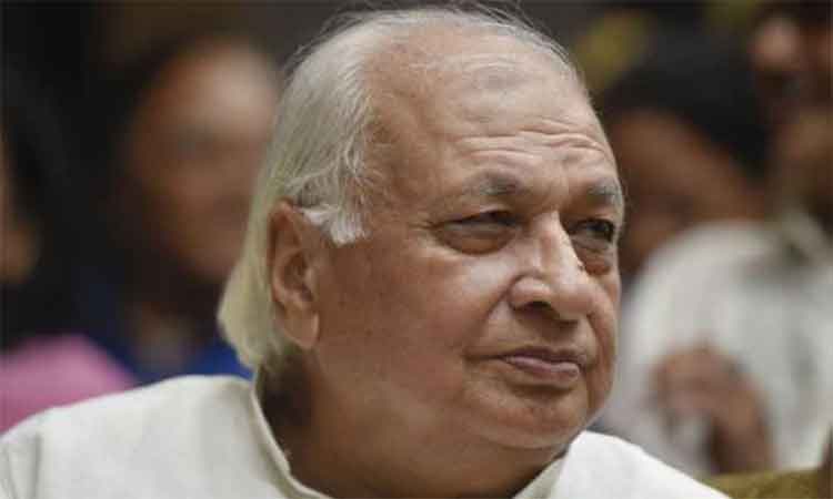 கேரள கவர்னர் ஆரிப் முகம்து கான் சாலையில் அமர்ந்து தர்ணா போராட்டம்