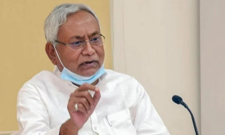 முதல்-மந்திரி பதவியை இன்று ராஜினாமா செய்கிறார் நிதிஷ் குமார்? பீகார் அரசியலில் நீடிக்கும் பரபரப்பு