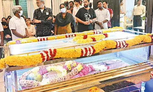 பாடகி பவதாரிணி உடல் சொந்த ஊரில் இன்று நல்லடக்கம் பாடகி பவதாரிணி உடல் சொந்த ஊரில் இன்று நல்லடக்கம்