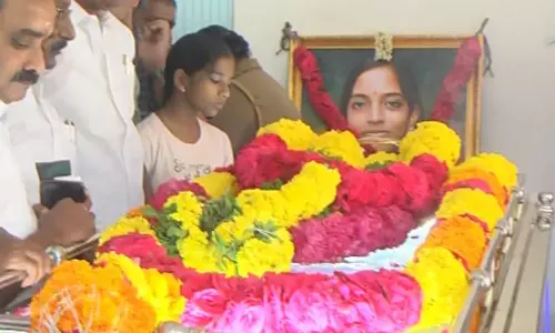 சொந்த ஊரில் பவதாரிணி உடல்... பண்ணை வீட்டில் அடக்கம் செய்ய ஏற்பாடு சொந்த ஊரில் பவதாரிணி உடல்... பண்ணை வீட்டில் அடக்கம் செய்ய ஏற்பாடு