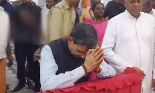 நாகை வேளாங்கண்ணி ஆரோக்கிய மாதா பேராலயத்தில் கவர்னர் ஆர்.என்.ரவி வழிபாடு