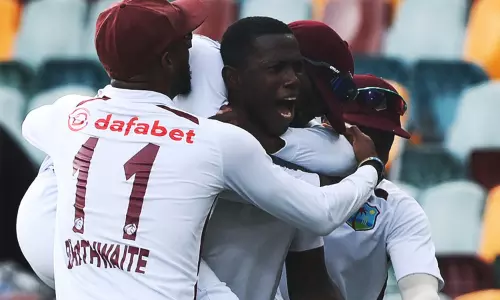 இந்த பலம் போதுமா உங்களுக்கு? ஆஸ்திரேலிய முன்னாள் வீரரின் கருத்துக்கு வெஸ்ட் இண்டீஸ் கேப்டன் பதிலடி இந்த பலம் போதுமா உங்களுக்கு? ஆஸ்திரேலிய முன்னாள் வீரரின் கருத்துக்கு வெஸ்ட் இண்டீஸ் கேப்டன் பதிலடி