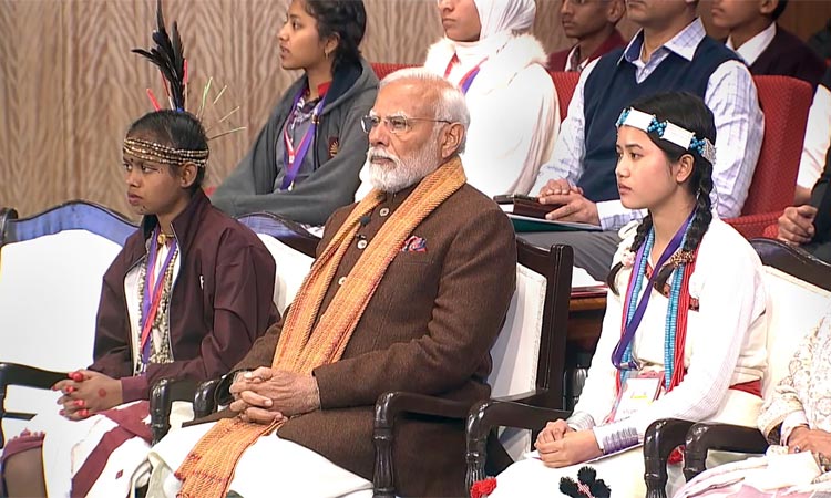 உங்களுடன் போட்டியிடுங்கள்; மற்றவர்களுடன் அல்ல - பிரதமர் மோடி அறிவுரை