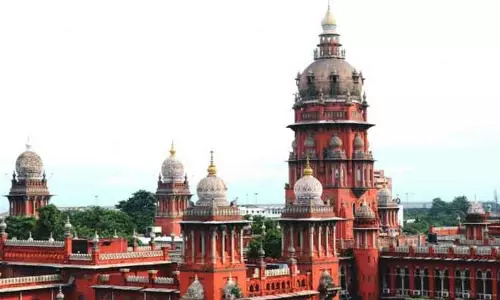 தேசிய தியாகிகள் நினைவு தினம்: சென்னை ஐகோர்ட்டில் 2 நிமிடங்கள் மவுன அஞ்சலி தேசிய தியாகிகள் நினைவு தினம்: சென்னை ஐகோர்ட்டில் 2 நிமிடங்கள் மவுன அஞ்சலி