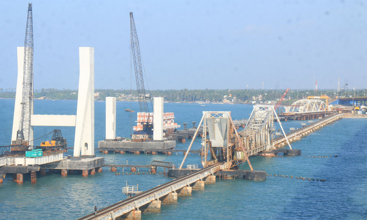 பாம்பன் புதிய ரெயில் பாலம் இந்த மாதம் திறப்பு?