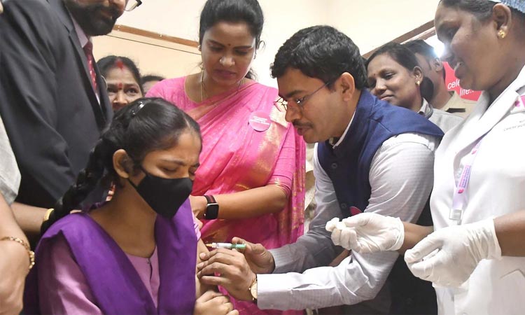 பெண் குழந்தைகளுக்கு கர்ப்பப்பை புற்றுநோயை தடுப்பதற்கான தடுப்பூசி  - நிர்மலா சீதாராமன்