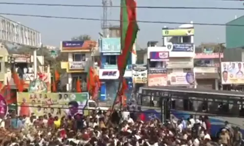 கொடிக்கம்பம் விழுந்து ஒருவர் காயம் - பா.ஜ.க. நிர்வாகி மீது வழக்குப்பதிவு கொடிக்கம்பம் விழுந்து ஒருவர் காயம் - பா.ஜ.க. நிர்வாகி மீது வழக்குப்பதிவு