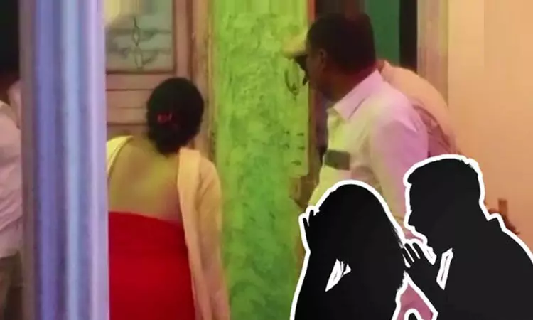 3 பூட்டுகள்... வாளியிலே இயற்கை உபாதை..: 3-வது மனைவியை 12 ஆண்டுகளாக வீட்டில் சிறை வைத்த கணவர்..