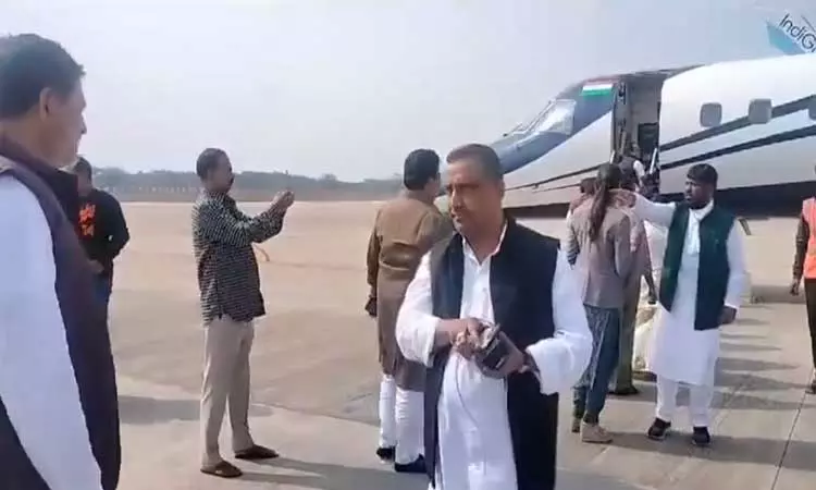 ஜார்க்கண்ட்: புதிய முதல்-மந்திரி சம்பாய் சோரன் பதவியேற்றபின் ஐதராபாத் செல்லத்தயாரான எம்.எல்.ஏ.க்கள் ஜார்க்கண்ட்: புதிய முதல்-மந்திரி சம்பாய் சோரன் பதவியேற்றபின் ஐதராபாத் செல்லத்தயாரான எம்.எல்.ஏ.க்கள்