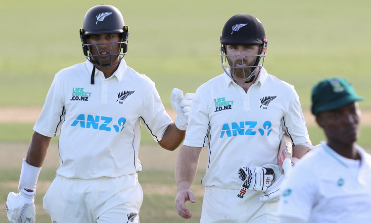 தென் ஆப்பிரிக்காவுக்கு எதிரான டெஸ்ட்; வில்லியம்சன்-ரவீந்திரா அபார சதம்...முதல் நாளில் நியூசிலாந்து 258 ரன்கள் குவிப்பு