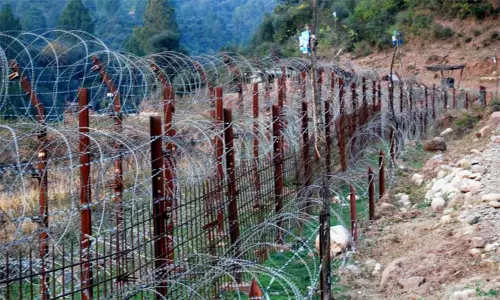 இந்தியா-மியான்மர் எல்லையில் வேலி; மணிப்பூரின் குகி மற்றும் நாகா குழுக்கள் எதிர்ப்பு