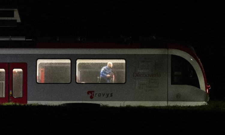 சுவிட்சர்லாந்தில் ரெயிலை கடத்திய இளைஞர்: பயணிகள் பிணைக்கைதிகளாக பிடிப்பு