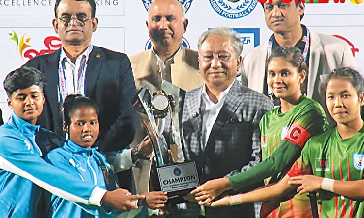 ஜூனியர் பெண்கள் தெற்காசிய கால்பந்து: இந்தியா, வங்காளதேசம் கூட்டு சாம்பியன்