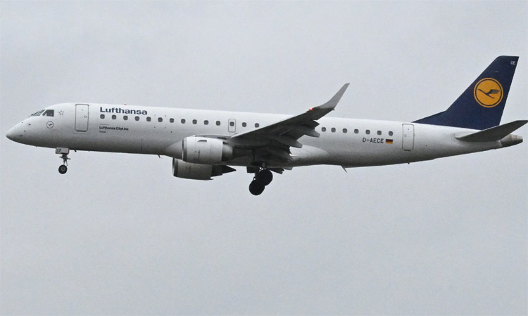 விமானத்தில் சென்றபோது ரத்தம் கக்கி இறந்த நபர்... பயத்தில் அலறிய சக பயணிகள்