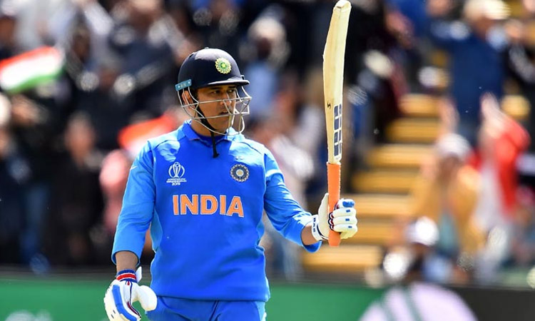 மரியாதையும் விசுவாசமும் கட்டளை போடுவதால் மட்டும் கிடைத்து விடாது- எம்.எஸ். தோனி