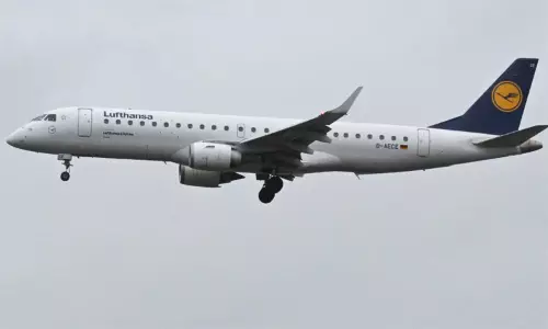 விமானத்தில் சென்றபோது ரத்தம் கக்கி இறந்த நபர்... பயத்தில் அலறிய சக பயணிகள்