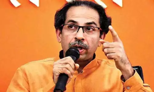 பாரத ரத்னா விருது அறிவிக்கப்பட்டது குறித்து உத்தவ் தாக்கரே விமர்சனம் பாரத ரத்னா விருது அறிவிக்கப்பட்டது குறித்து உத்தவ் தாக்கரே விமர்சனம்