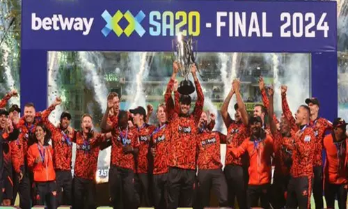 எஸ்.ஏ. 20 ஓவர் கிரிக்கெட்: பட்டத்தை வென்ற சன்ரைசர்ஸ் அணிக்கு ரூ.15 கோடி பரிசு எஸ்.ஏ. 20 ஓவர் கிரிக்கெட்: பட்டத்தை வென்ற சன்ரைசர்ஸ் அணிக்கு ரூ.15 கோடி பரிசு