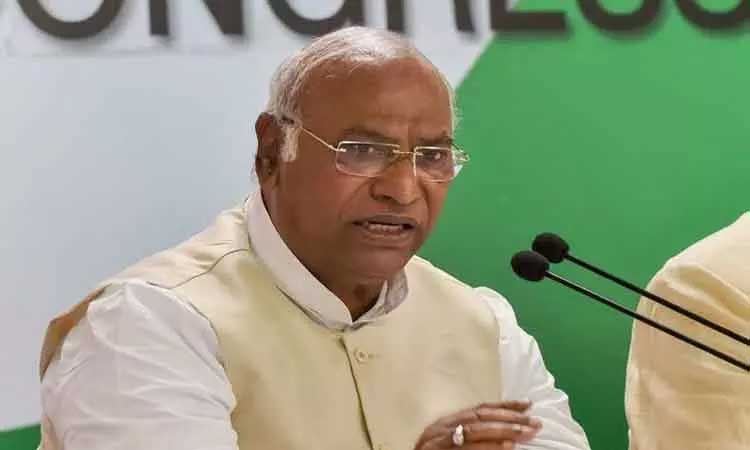 விவசாயிகளின் குரலை ஒடுக்க முயல்கிறது மோடி அரசு - மல்லிகார்ஜுன கார்கே  கண்டனம்