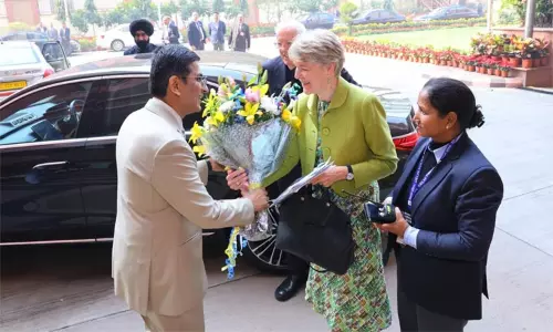 சுப்ரீம் கோர்ட்டில் தலைமை நீதிபதி அமர்வில் சர்வதேச கோர்ட்டு நீதிபதி