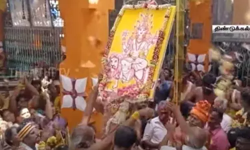 திண்டுக்கல்: கோட்டை மாரியம்மன் கோவில் மாசித்திருவிழா கொடியேற்றத்துடன் தொடக்கம் திண்டுக்கல்: கோட்டை மாரியம்மன் கோவில் மாசித்திருவிழா கொடியேற்றத்துடன் தொடக்கம்