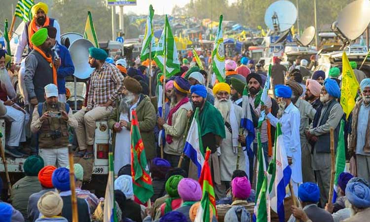 விவசாயிகளின் முழுஅடைப்பு போராட்டம்: பஞ்சாப்பில் பேருந்துகள் இயங்காததால் மக்கள் கடும் அவதி