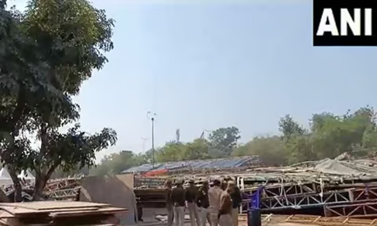 டெல்லி ஜவஹர்லால் நேரு ஸ்டேடியத்தில் தற்காலிக பந்தல் இடிந்து விழுந்து விபத்து: 8 பேர் காயம்