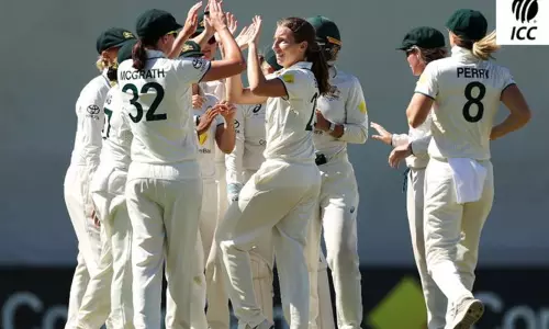 மகளிர் டெஸ்ட்; தென் ஆப்பிரிக்காவை வீழ்த்தி இன்னிங்ஸ் வெற்றி பெற்ற ஆஸ்திரேலியா