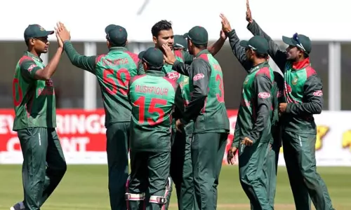 பந்து தாக்கியதில் தலையில் காயம் - வங்காளதேச வீரர் மருத்துவமனையில் அனுமதி