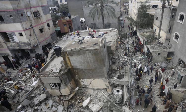 காசா முனையில் அகதிகள் முகாமை குறிவைத்து இஸ்ரேல் தாக்குதல்: 70 பேர் பலி