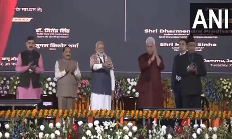 ஜம்முவில் ரூ.32 ஆயிரம் கோடி மதிப்பிலான திட்டப்பணிகளுக்கு அடிக்கல் நாட்டினார் பிரதமர் மோடி