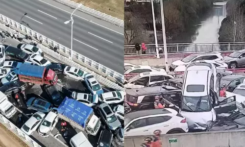 சீனாவை மிரட்டும் வானிலை.. பனி படர்ந்த எக்ஸ்பிரஸ் சாலையில் 100-க்கும் மேற்பட்ட கார்கள் மோதி விபத்து சீனாவை மிரட்டும் வானிலை.. பனி படர்ந்த எக்ஸ்பிரஸ் சாலையில் 100-க்கும் மேற்பட்ட கார்கள் மோதி விபத்து