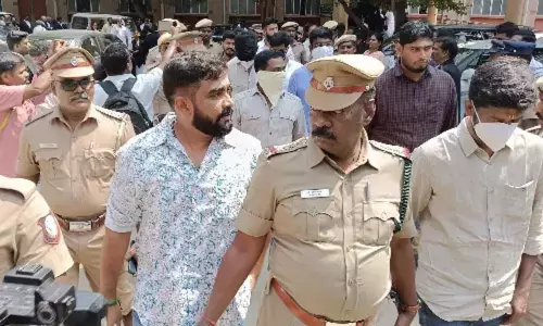 பொள்ளாச்சி பாலியல் வழக்கு: குற்றவாளிகள் 9 பேர் ஆஜர் பொள்ளாச்சி பாலியல் வழக்கு: குற்றவாளிகள் 9 பேர் ஆஜர்