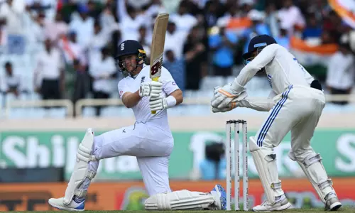 4வது டெஸ்ட்; ஜோ ரூட் அபார சதம் - முதல் நாள் ஆட்ட நேர முடிவில் இங்கிலாந்து 302/7