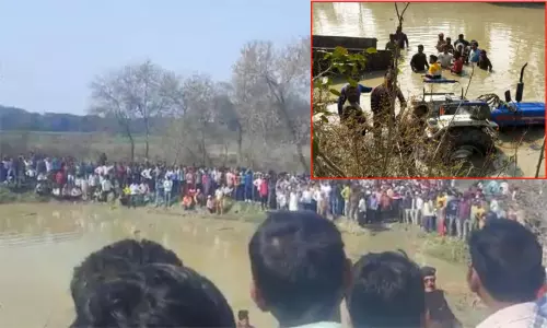 கங்கையில் புனித நீராட சென்றபோது கோர விபத்து.. குளத்தில் டிராக்டர் விழுந்து 22 பேர் பலி கங்கையில் புனித நீராட சென்றபோது கோர விபத்து.. குளத்தில் டிராக்டர் விழுந்து 22 பேர் பலி