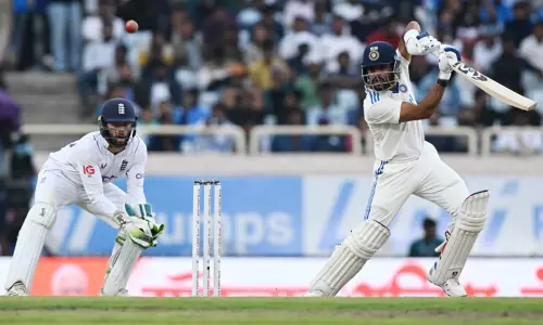 4வது டெஸ்ட்; ஜெய்ஸ்வால் அரைசதம் - 2ம் நாள் ஆட்ட நேர முடிவில் இந்தியா 219/7