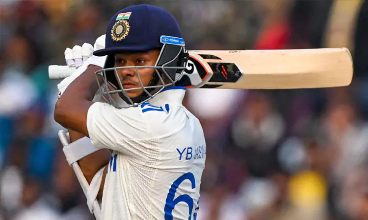 4-வது டெஸ்ட்:  ரோகித் அரை சதம்; வெற்றியை நெருங்கிய இந்தியா