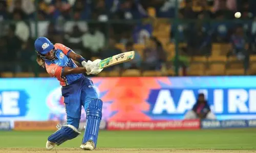 பெண்கள் பிரீமியர் லீக்: உ.பி. வாரியர்ஸ் அணிக்கு 162 ரன்கள்  இலக்கு நிர்ணயித்தது மும்பை