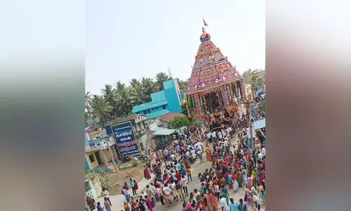 திருவெண்காடு சுவேதாரணேஸ்வரர் கோவிலில் தேரோட்டம் திருவெண்காடு சுவேதாரணேஸ்வரர் கோவிலில் தேரோட்டம்