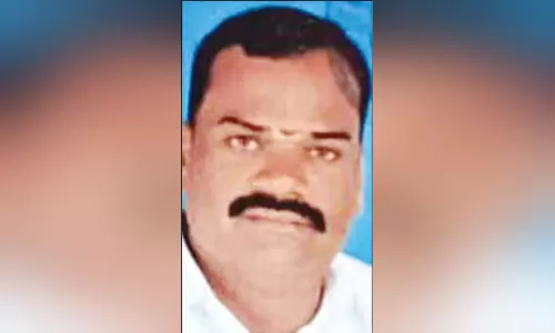 அ.தி.மு.க. பிரமுகர் உள்பட 2 பேருக்கு கத்திக்குத்து - திண்டுக்கல்லில் பரபரப்பு அ.தி.மு.க. பிரமுகர் உள்பட 2 பேருக்கு கத்திக்குத்து - திண்டுக்கல்லில் பரபரப்பு