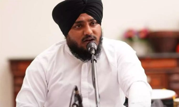 அமெரிக்காவில் பயங்கரம்.. குருத்வாரா வாசலில் சீக்கிய இசைக்கலைஞர் சுட்டுக்கொலை